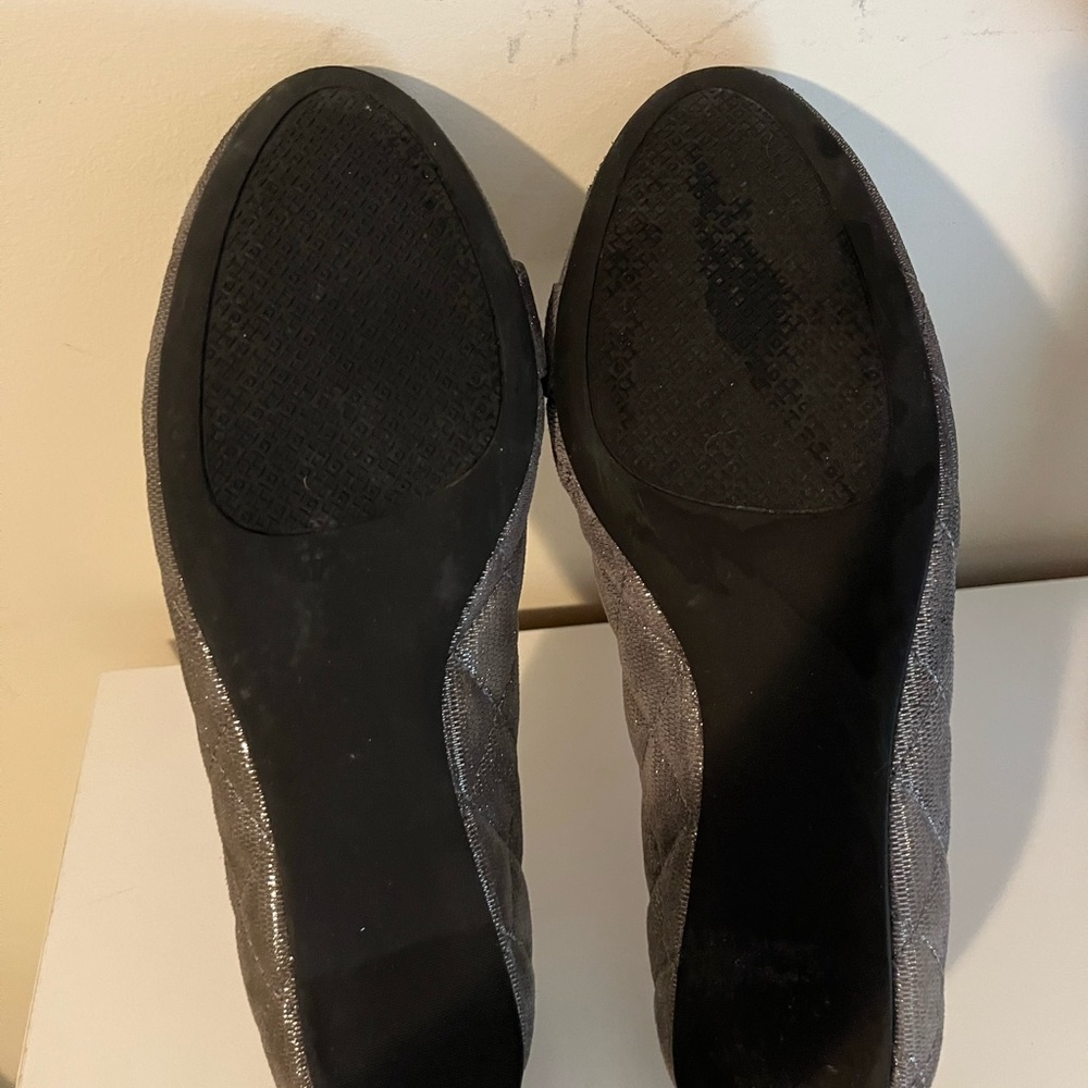TORY BURCH Leila Quilted Metallic Flat, Size 8.5, Like New - Picture 7 of 9